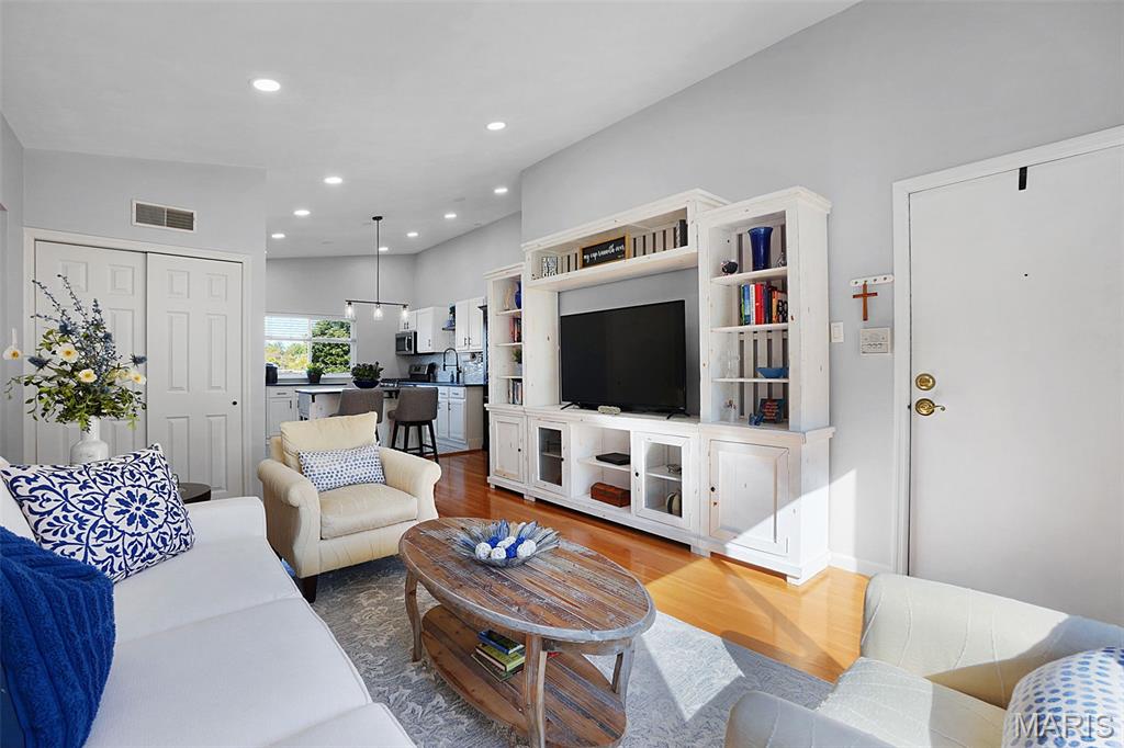 109 E Washington Avenue Unit: 2S