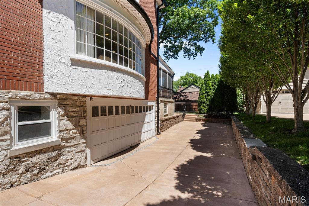 582 S Berry Road