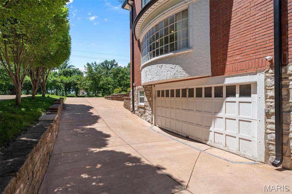 582 S Berry Road
