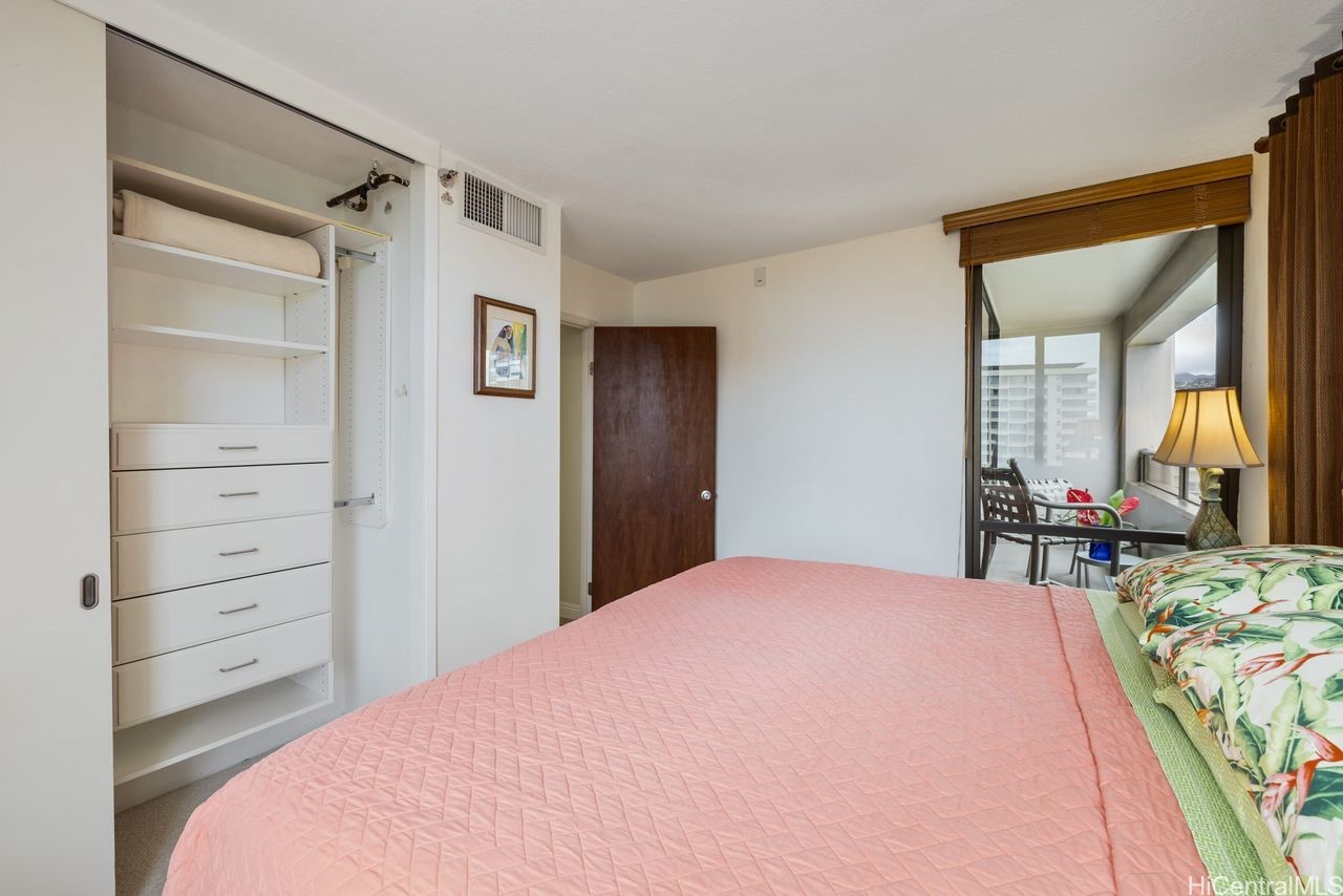 229 Paoakalani Avenue 1014