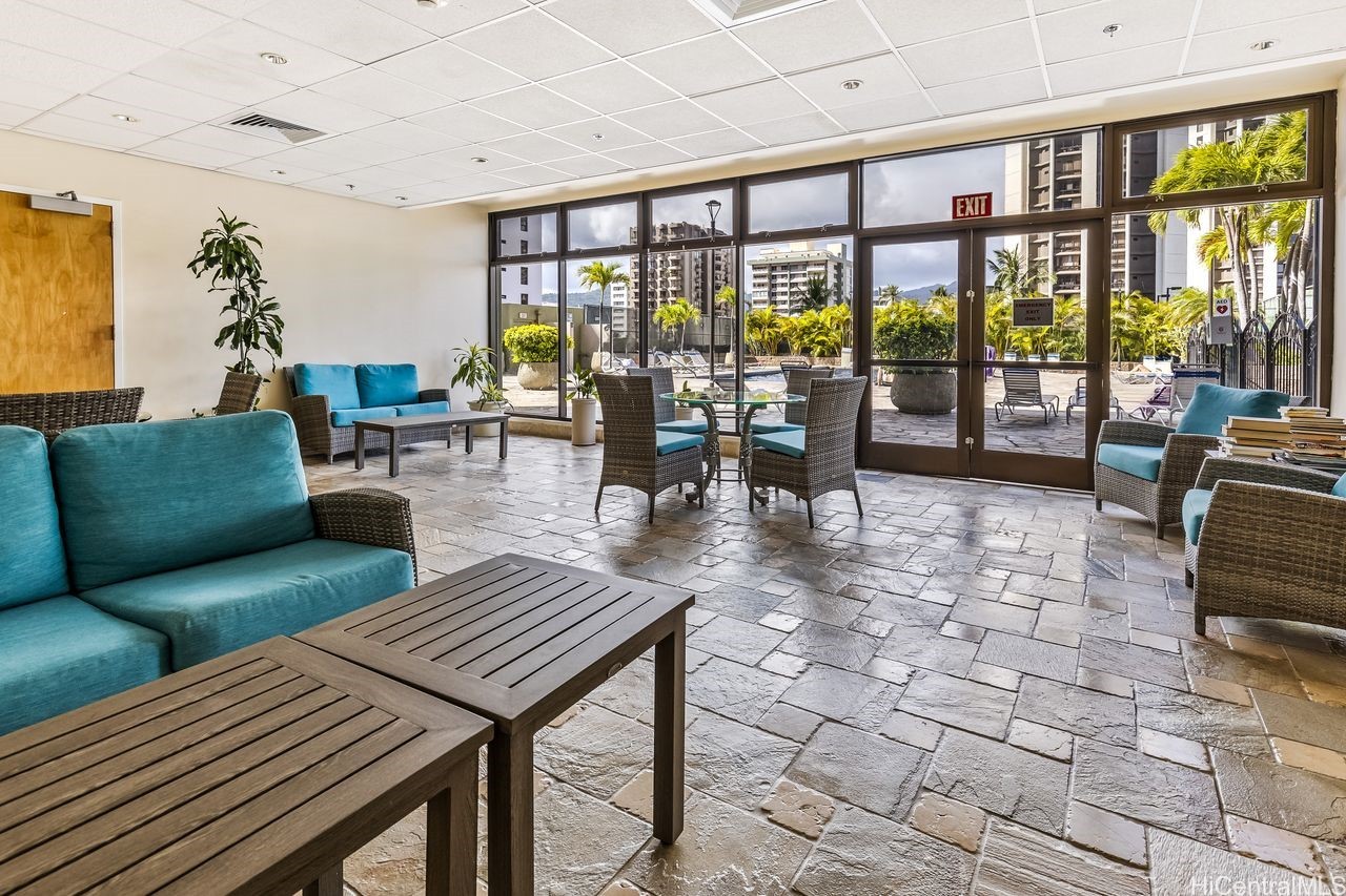 229 Paoakalani Avenue 1014