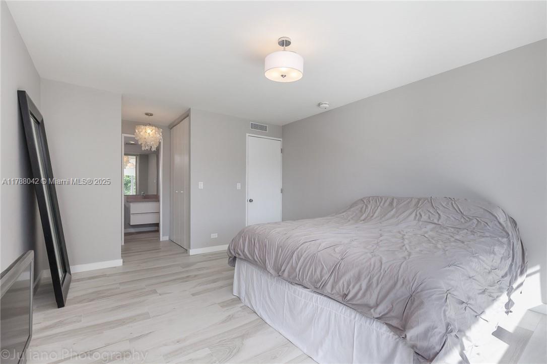2451 Brickell Ave # 3E