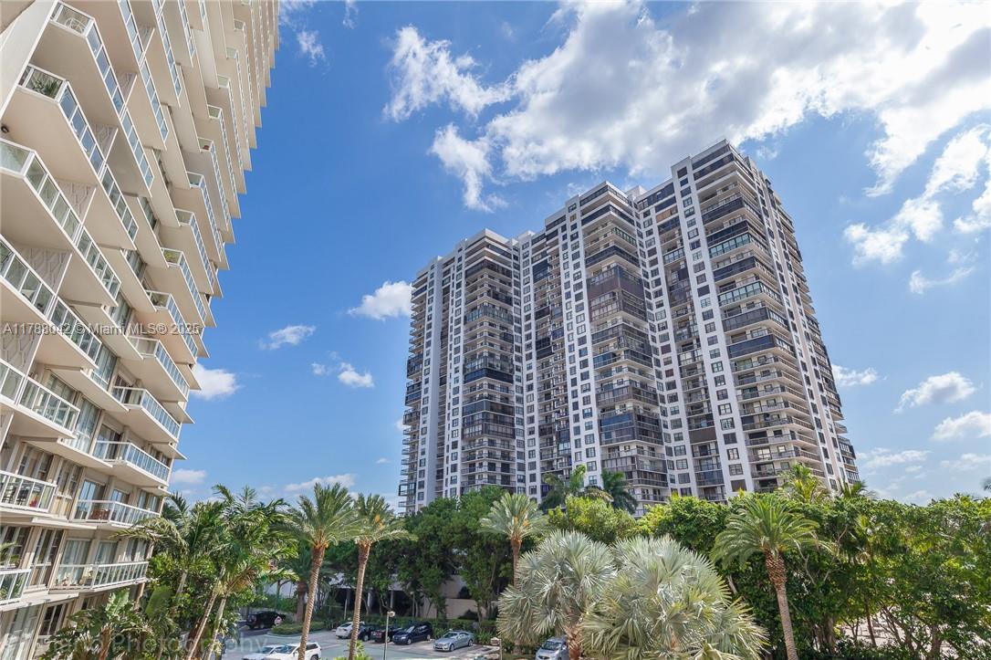 2451 Brickell Ave # 3E