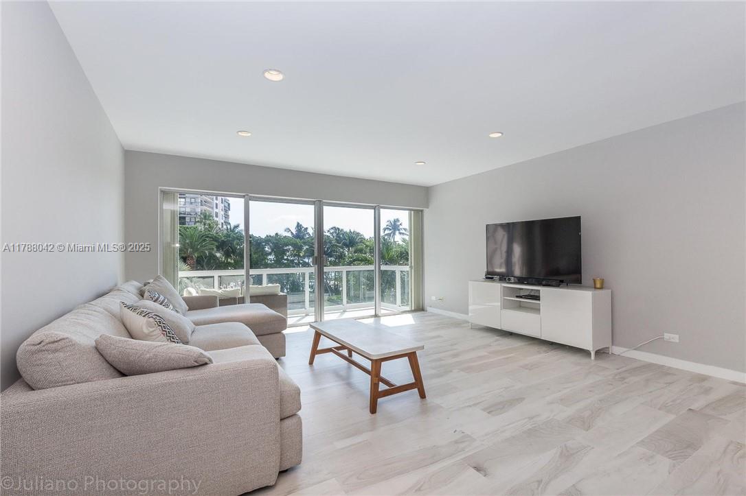 2451 Brickell Ave # 3E