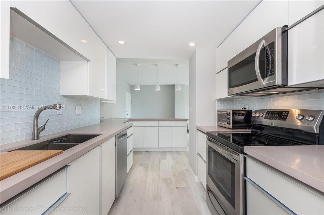 2451 Brickell Ave # 3E