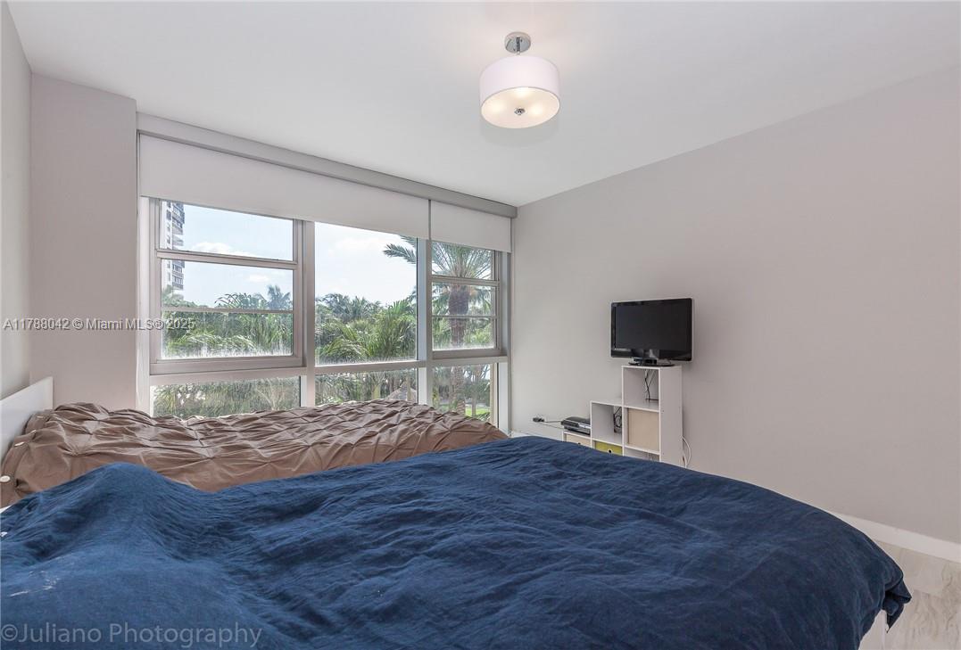 2451 Brickell Ave # 3E