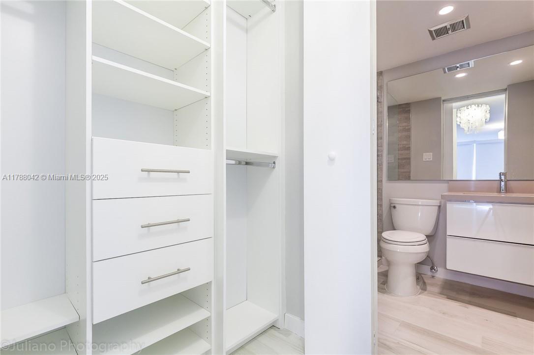 2451 Brickell Ave # 3E