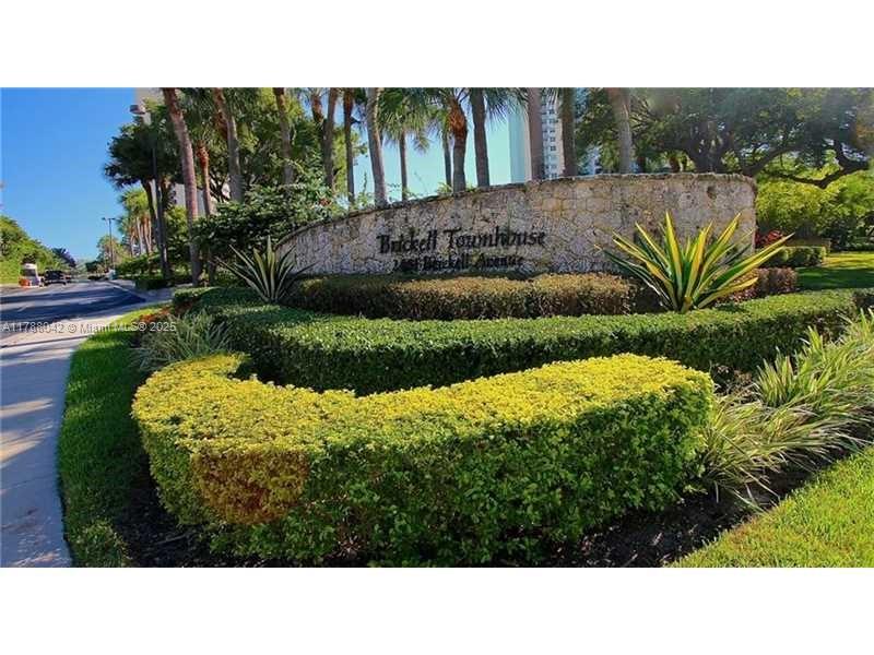 2451 Brickell Ave # 3E