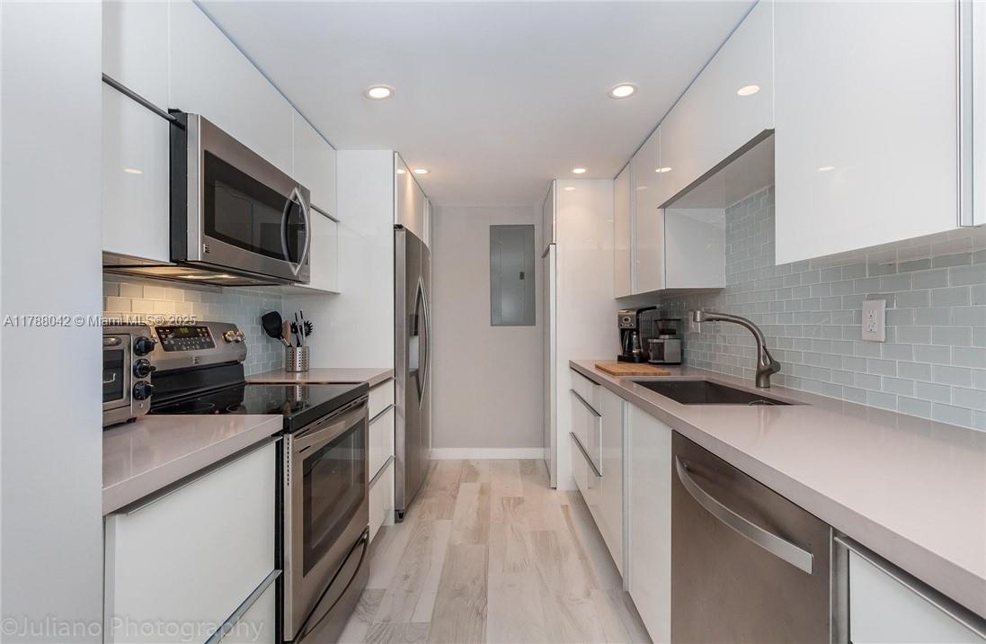 2451 Brickell Ave # 3E