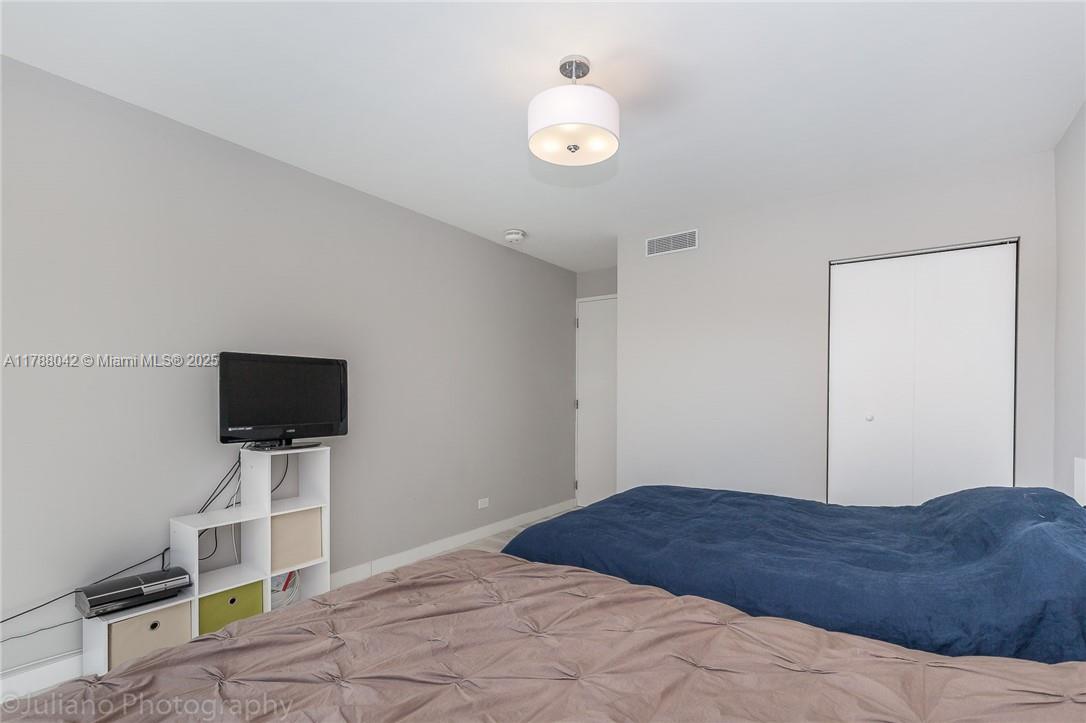 2451 Brickell Ave # 3E