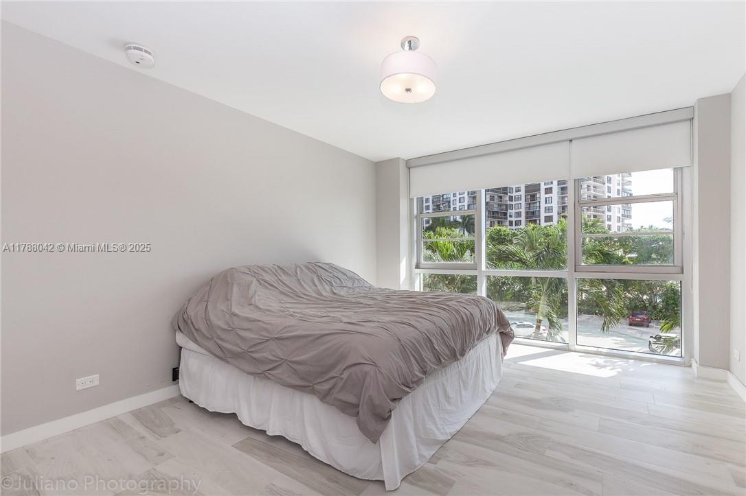 2451 Brickell Ave # 3E