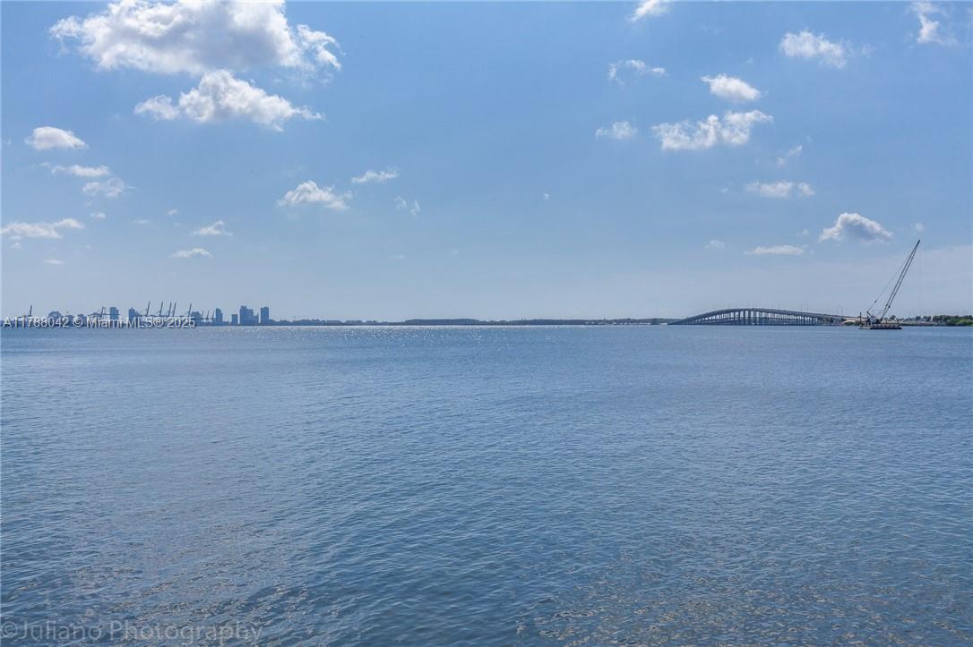 2451 Brickell Ave # 3E