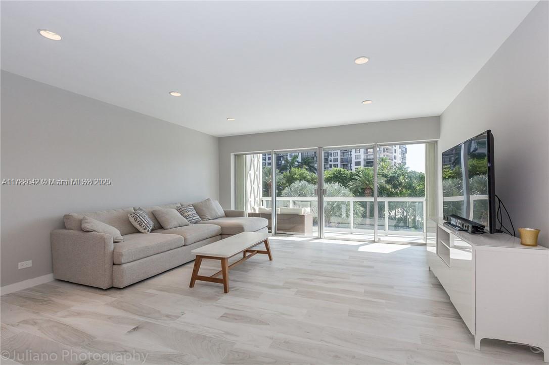 2451 Brickell Ave # 3E
