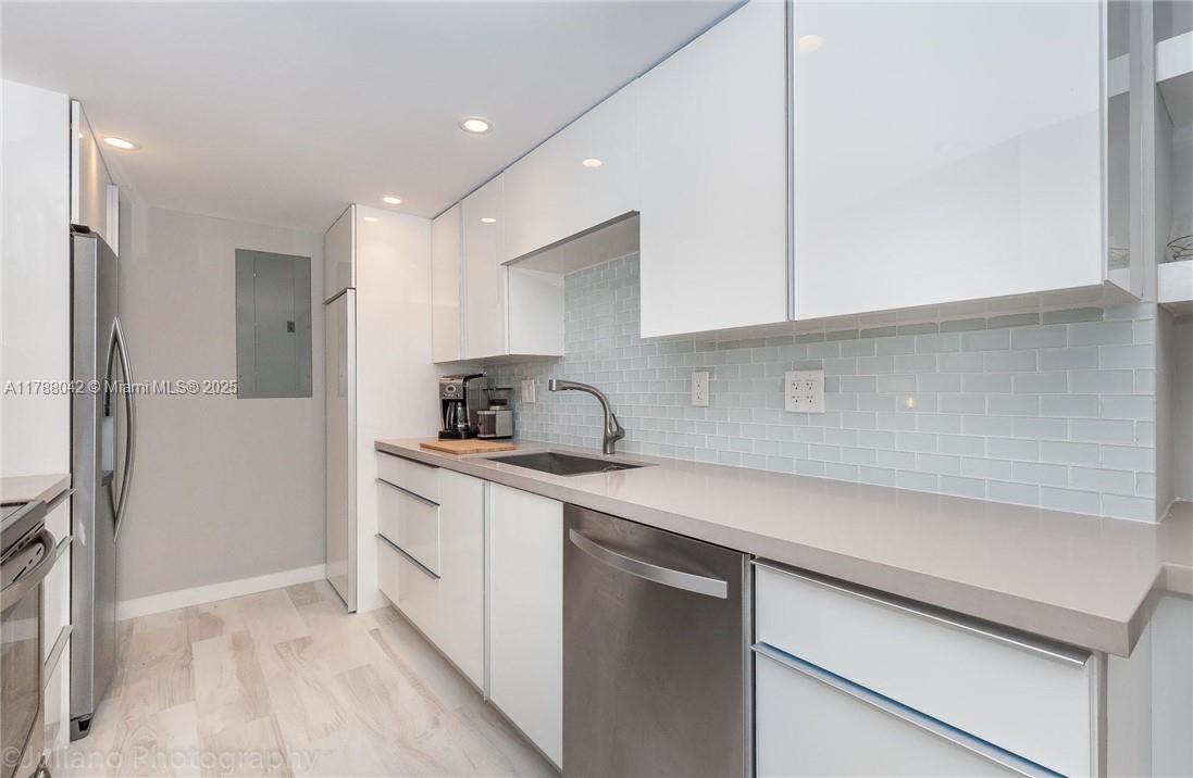 2451 Brickell Ave # 3E