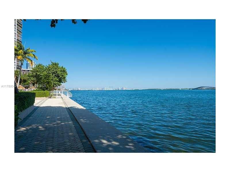 2451 Brickell Ave # 3E