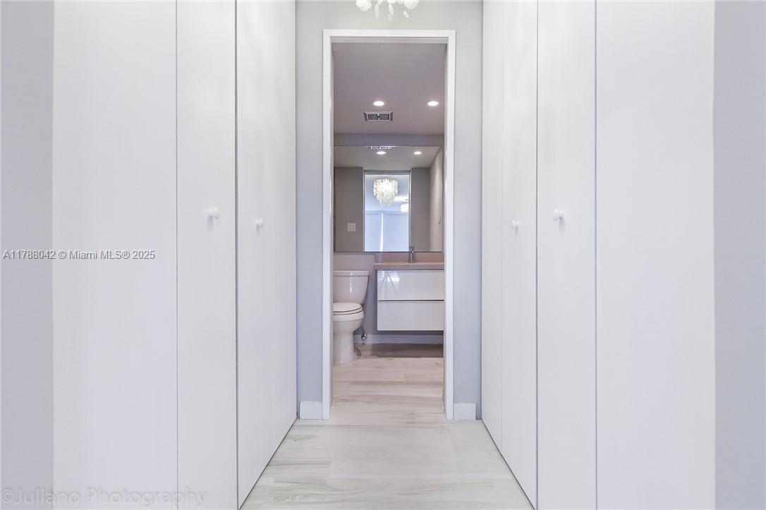 2451 Brickell Ave # 3E