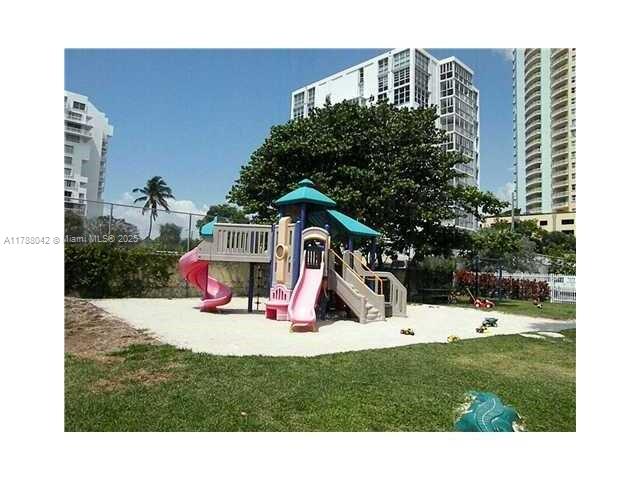 2451 Brickell Ave # 3E