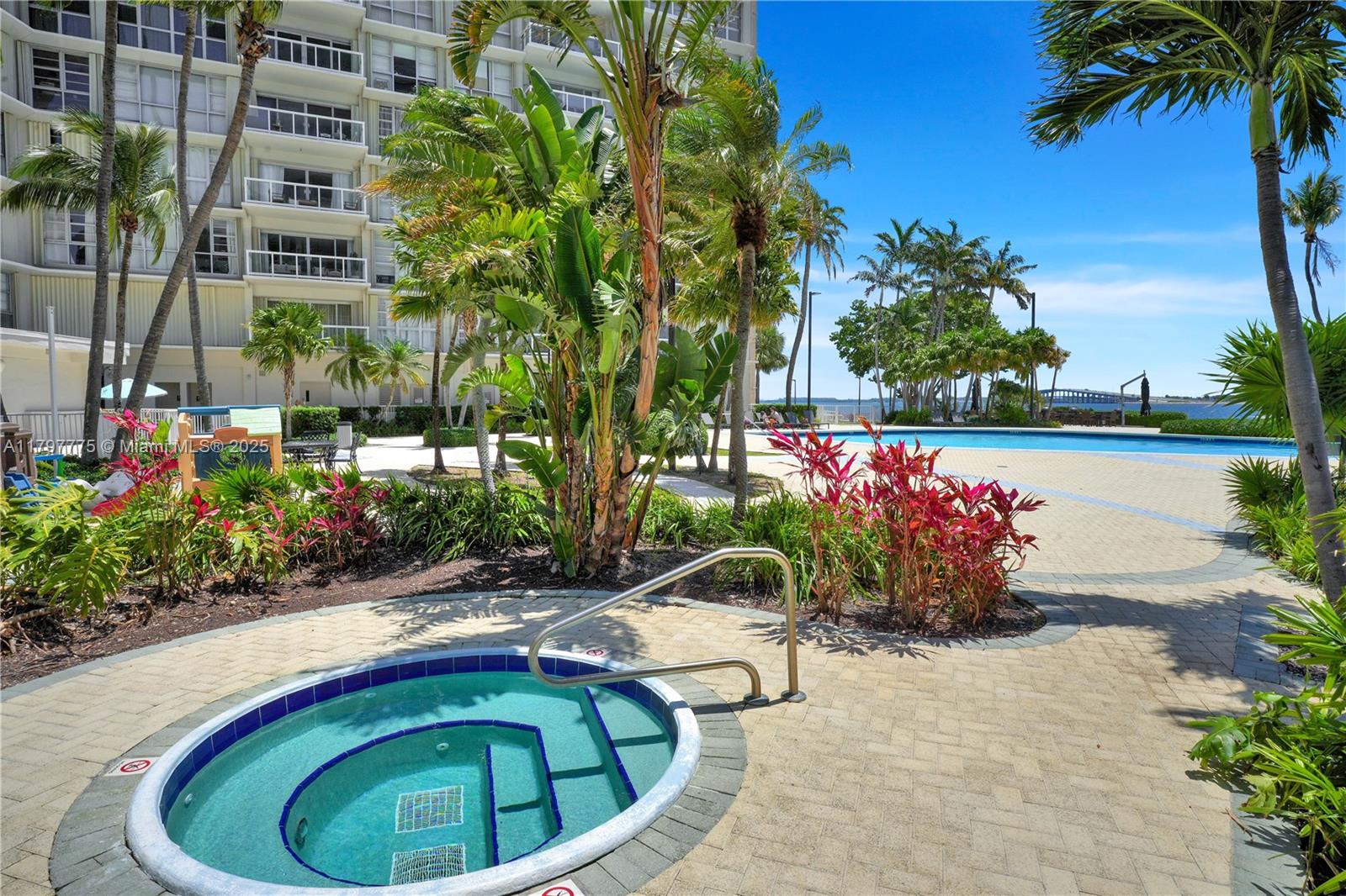 2451 Brickell Ave # 4L