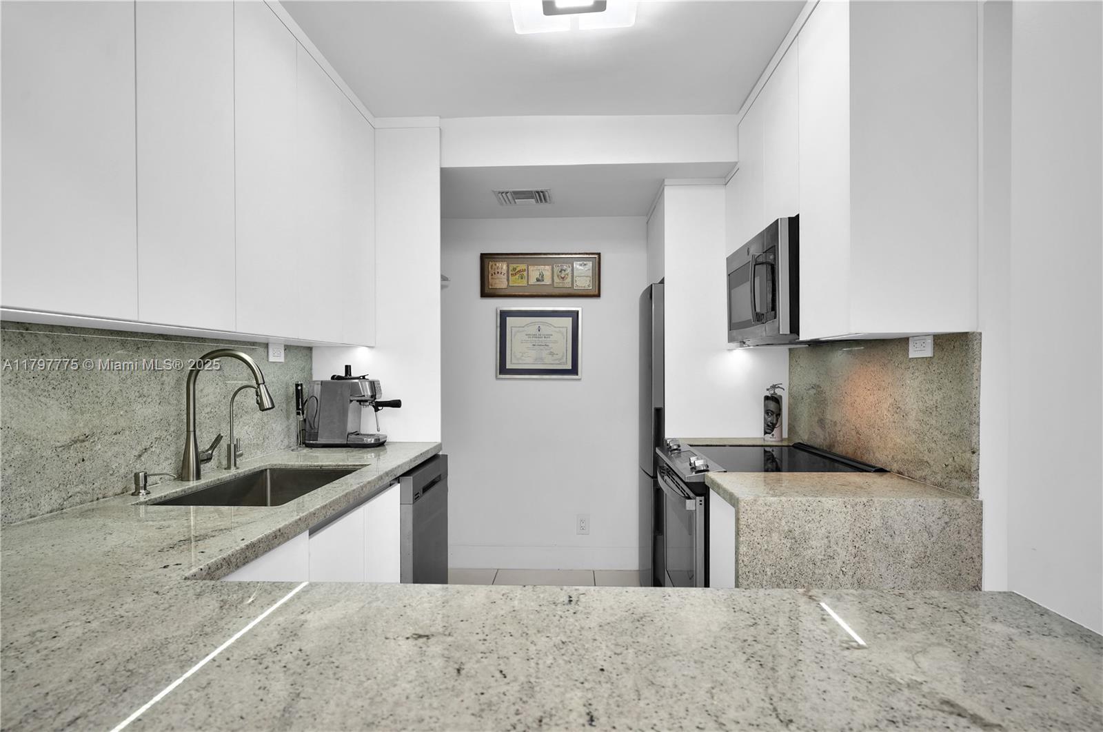 2451 Brickell Ave # 4L