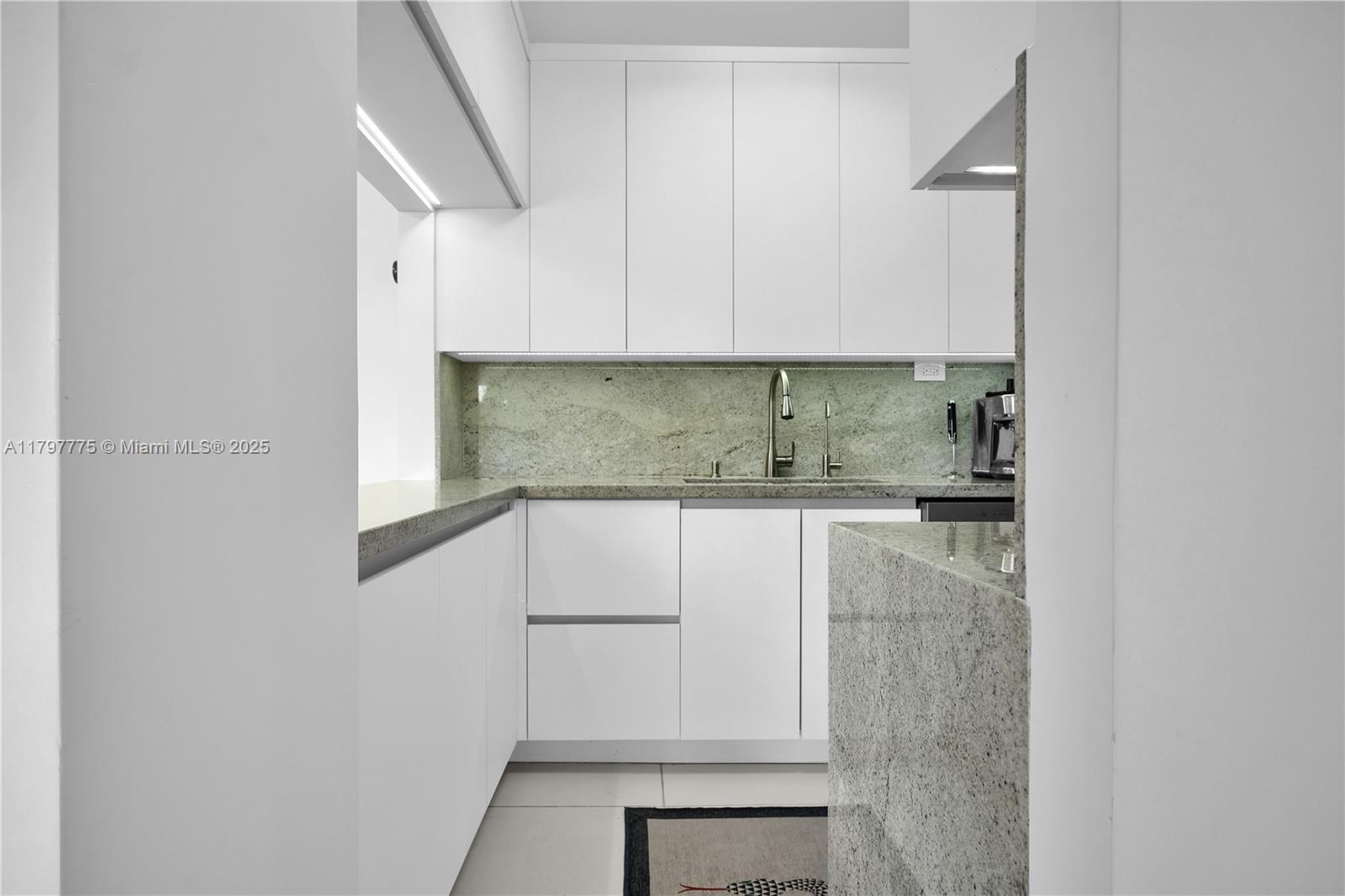 2451 Brickell Ave # 4L
