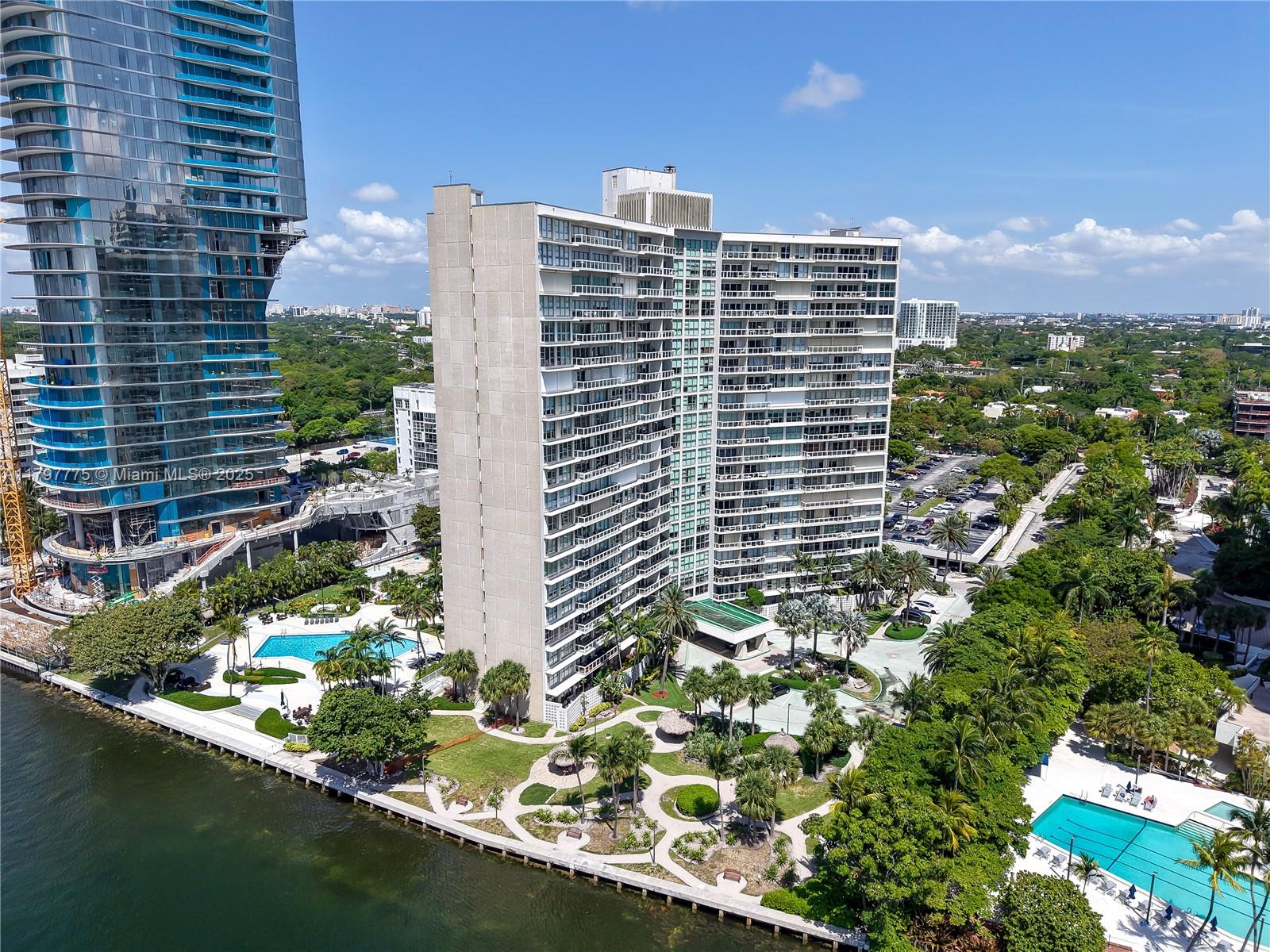 2451 Brickell Ave # 4L