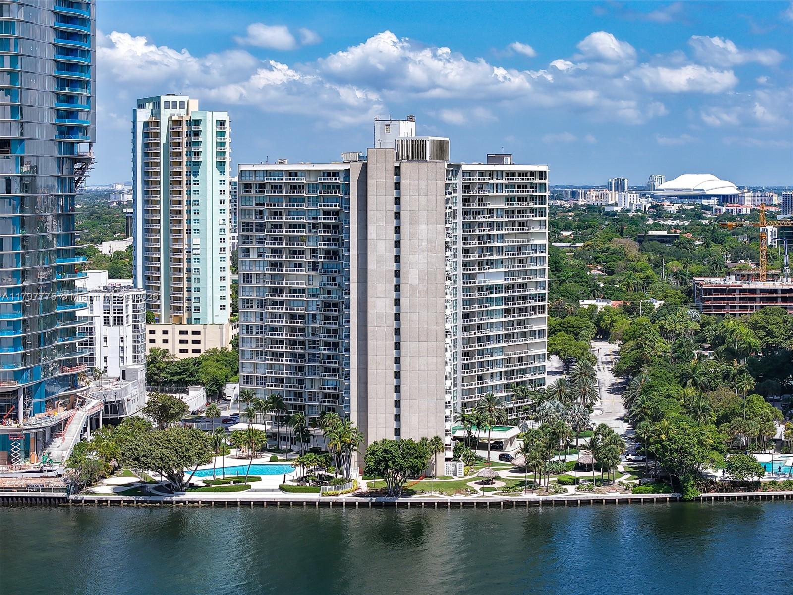 2451 Brickell Ave # 4L