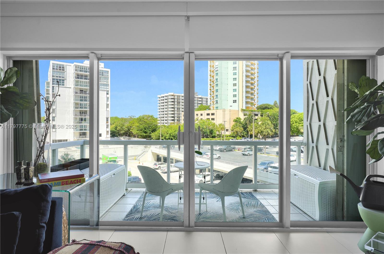 2451 Brickell Ave # 4L