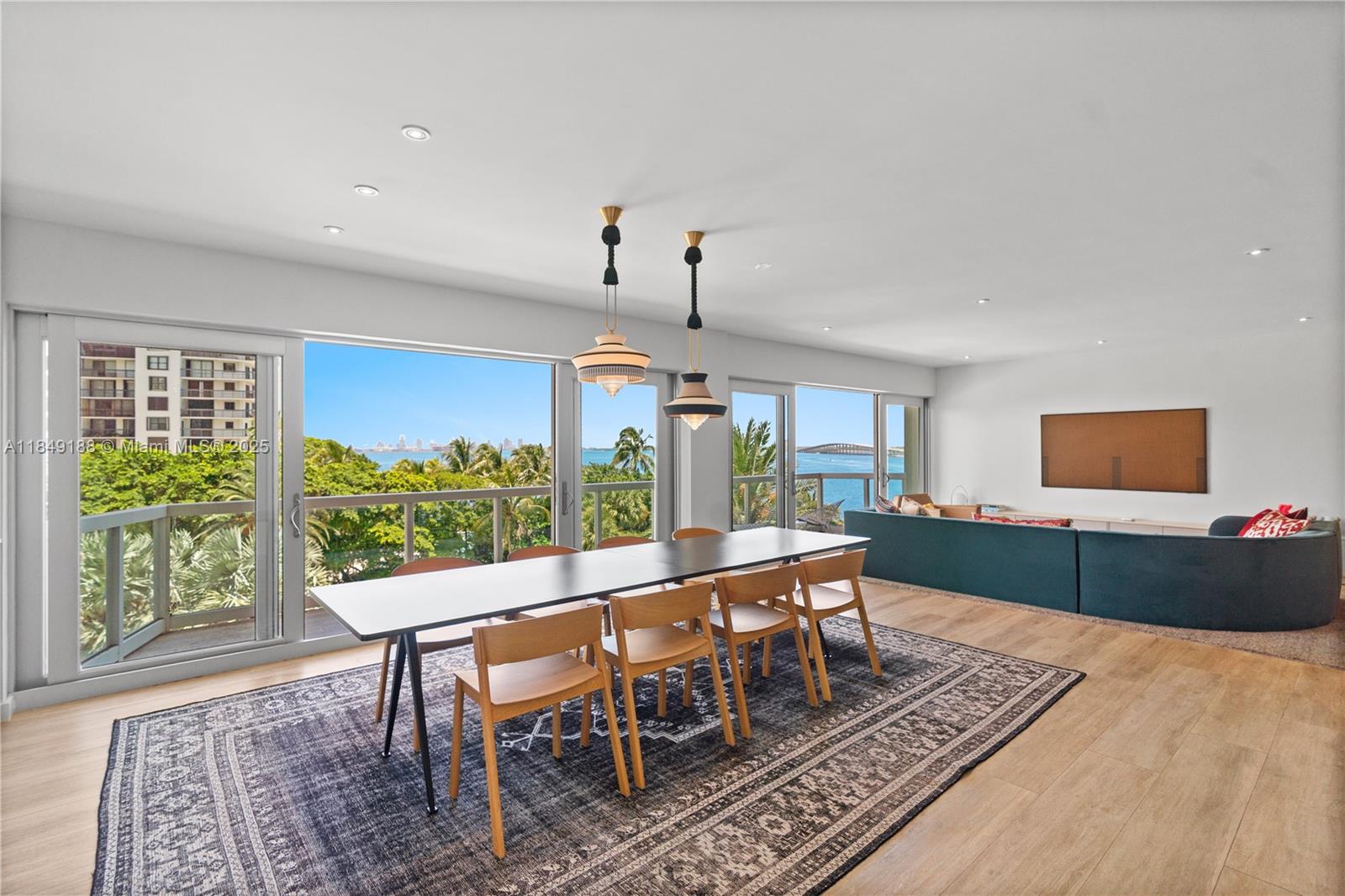 2451 Brickell Ave # 5E