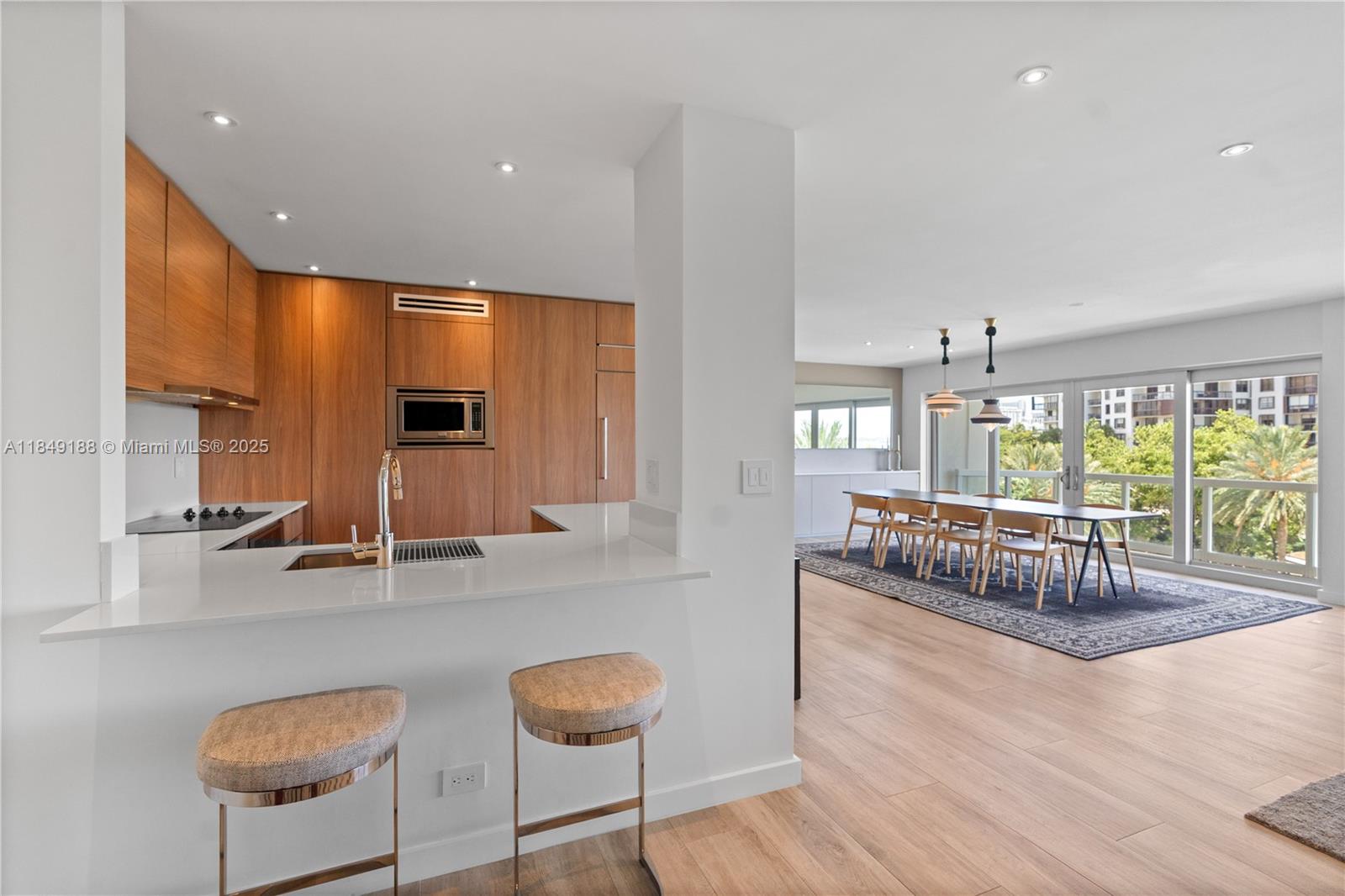 2451 Brickell Ave # 5E