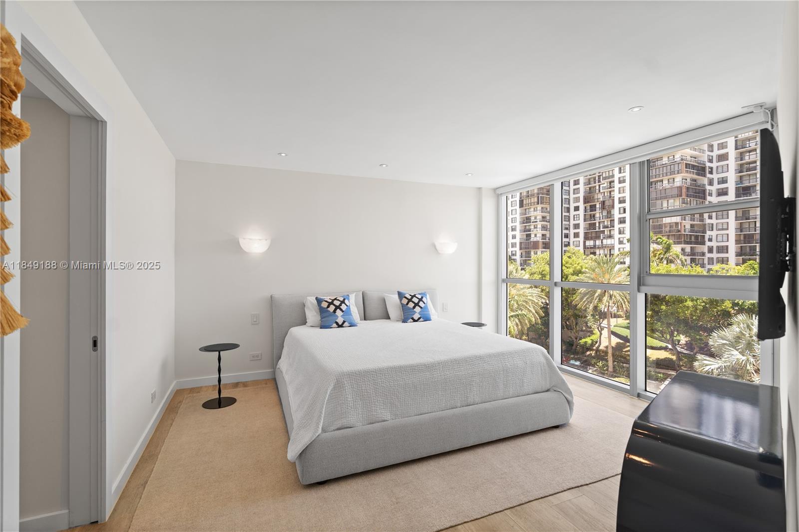 2451 Brickell Ave # 5E