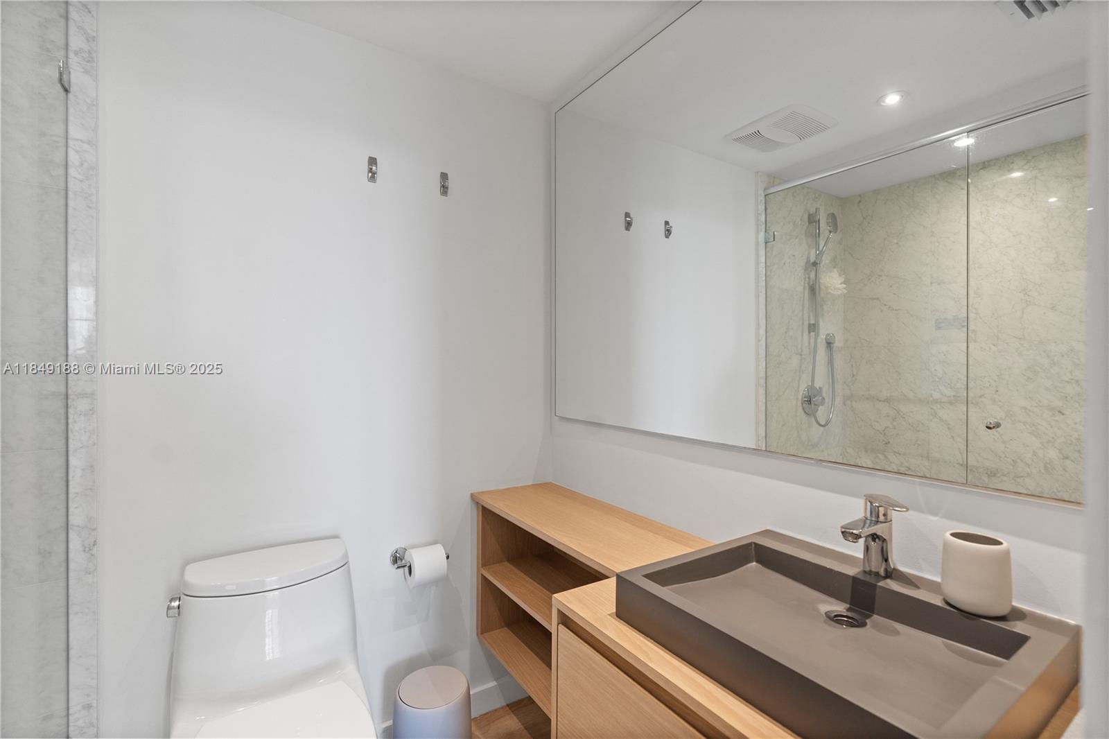 2451 Brickell Ave # 5E
