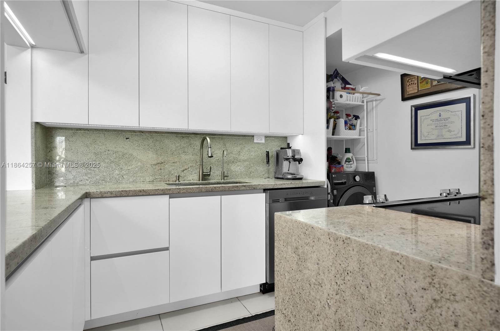2451 Brickell Ave # 4L