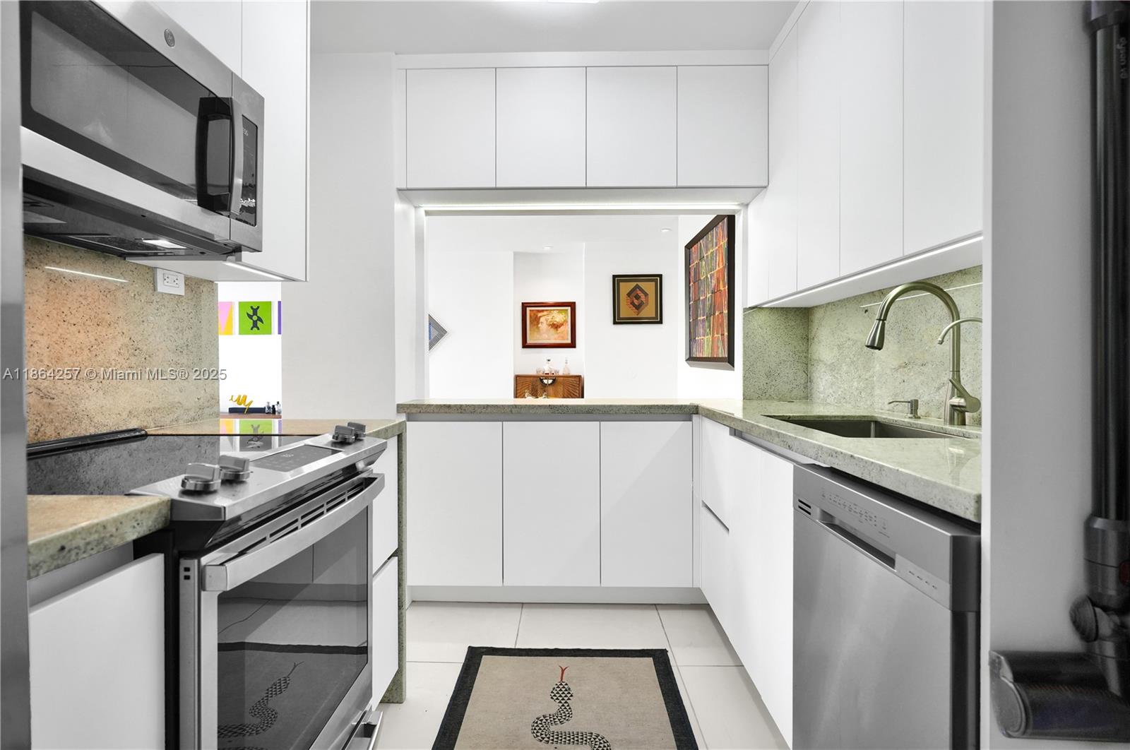 2451 Brickell Ave # 4L
