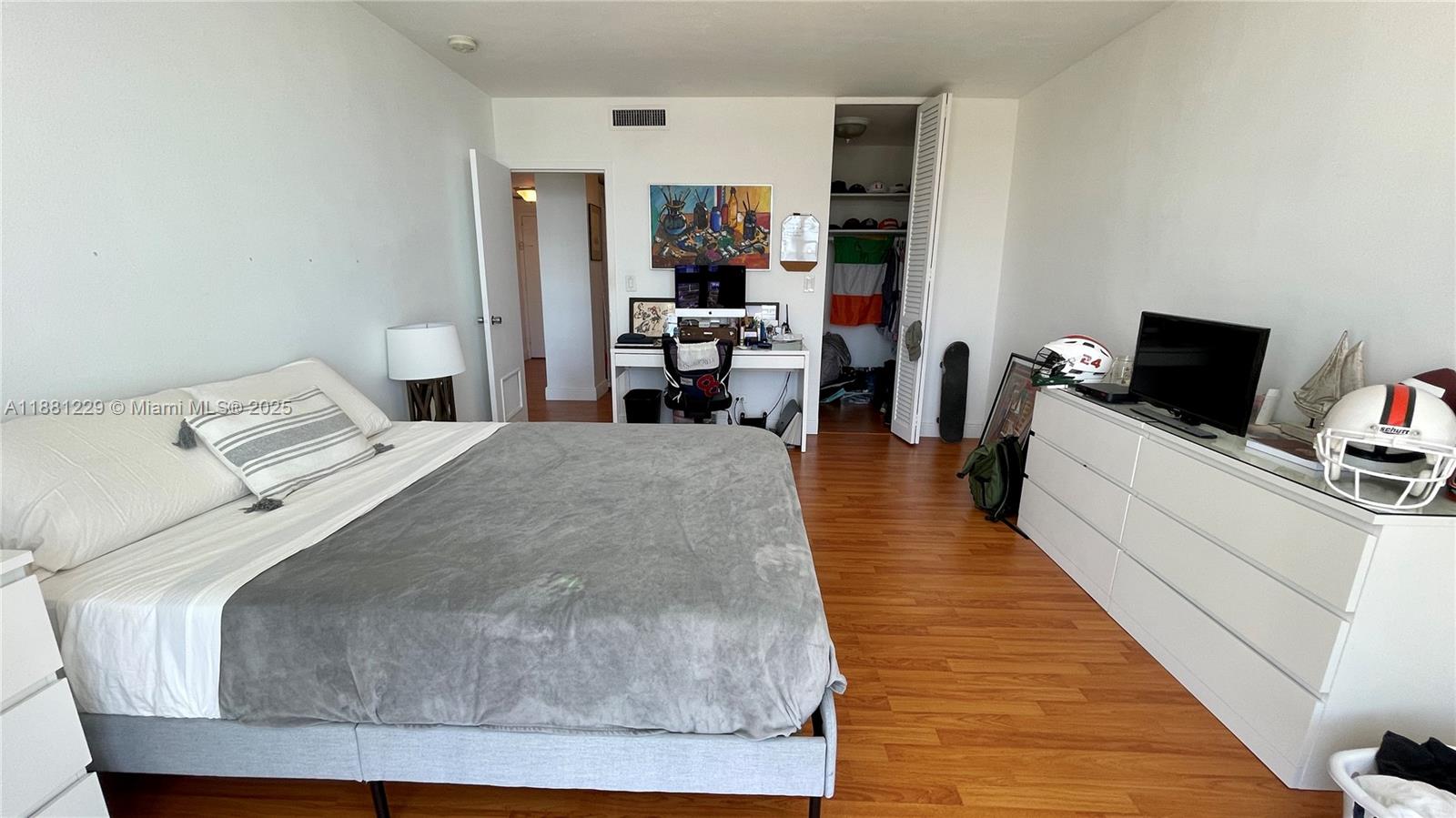 2451 Brickell Ave # 9C