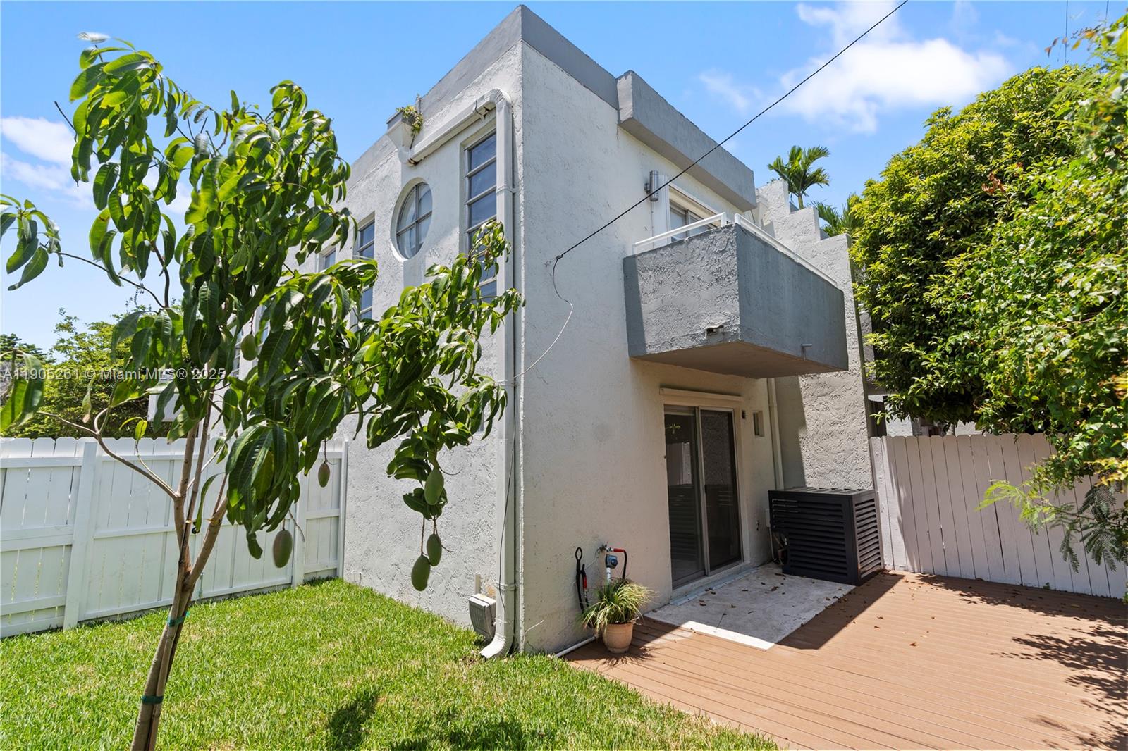 3597 SW 17th St # 3597