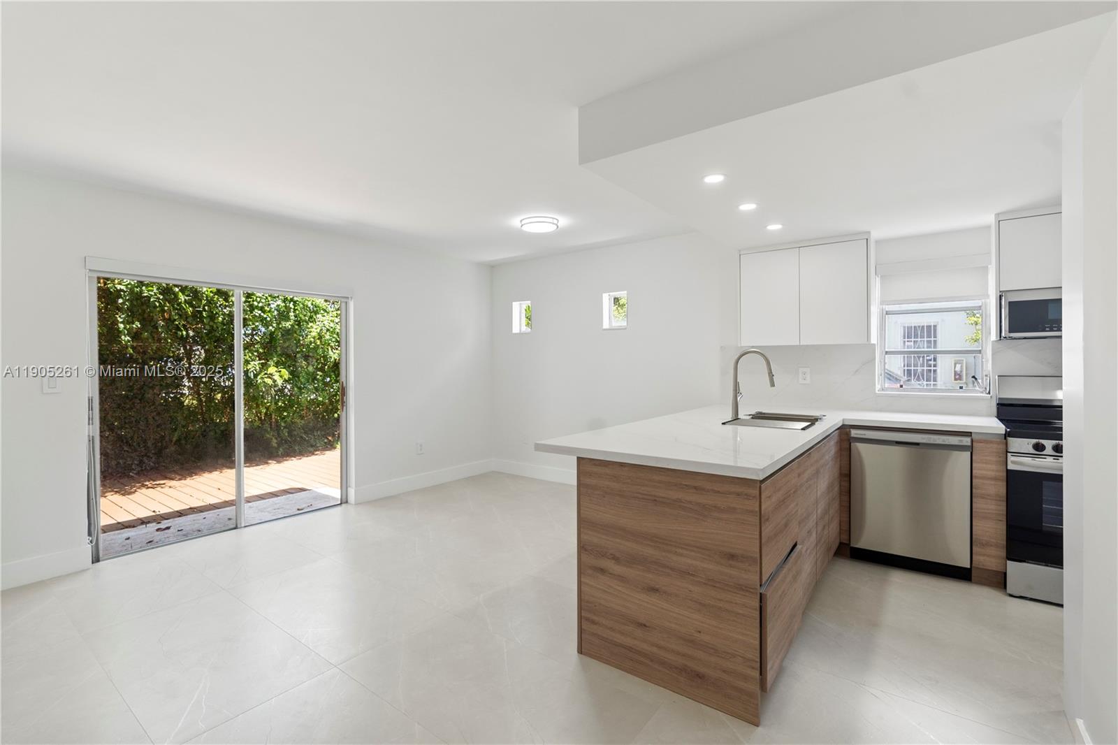 3597 SW 17th St # 3597