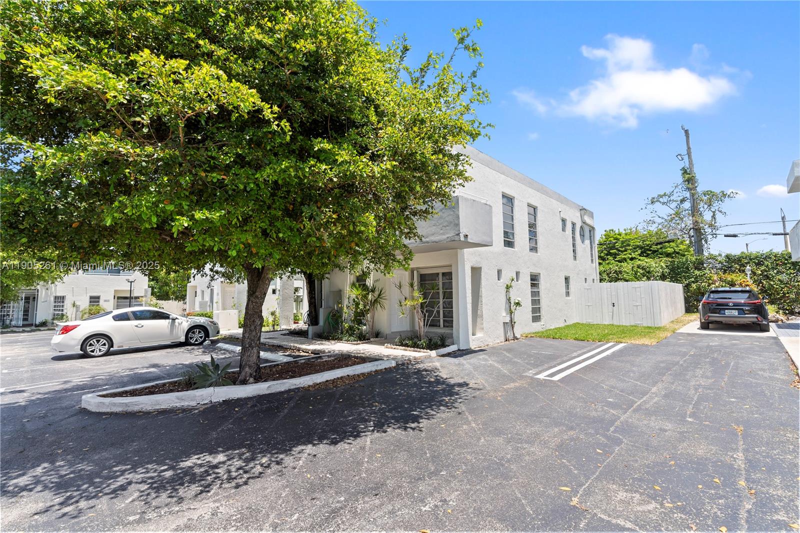 3597 SW 17th St # 3597