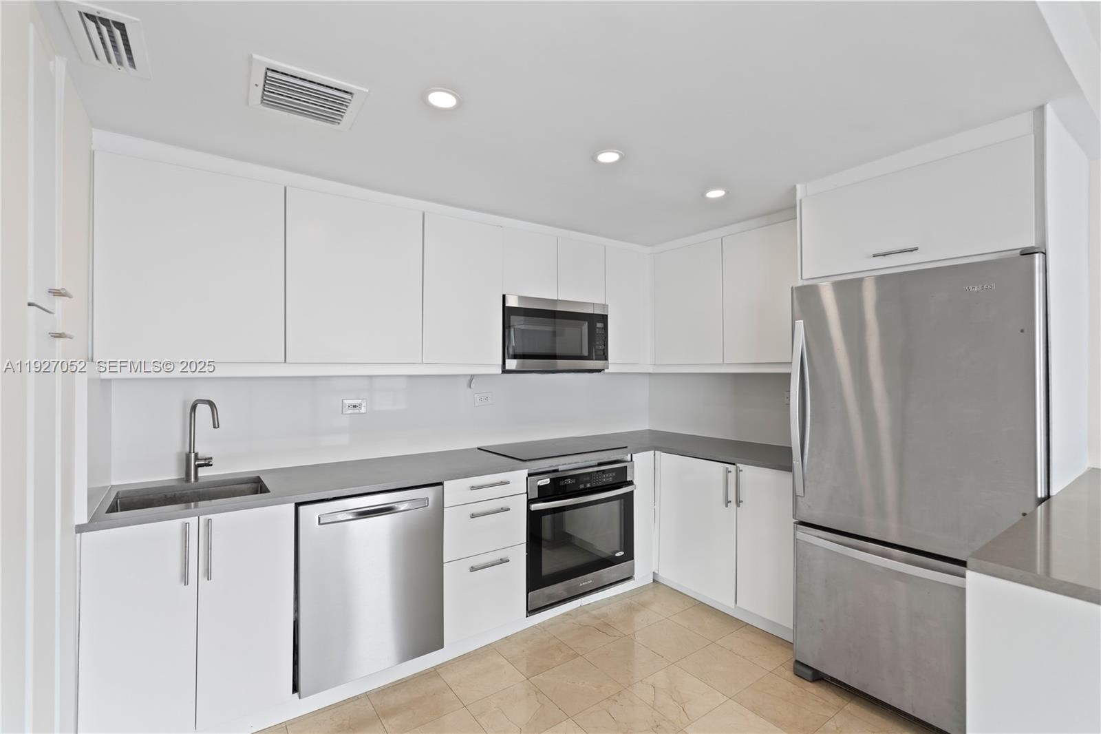 2451 Brickell Ave # 18C