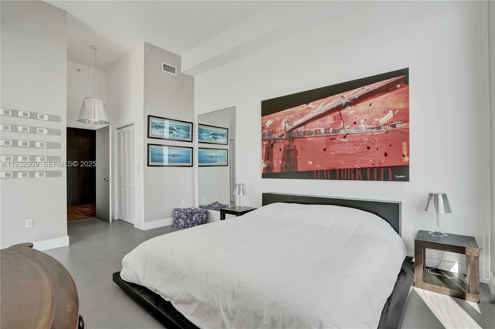 725 NE 22nd St Unit: PH1A