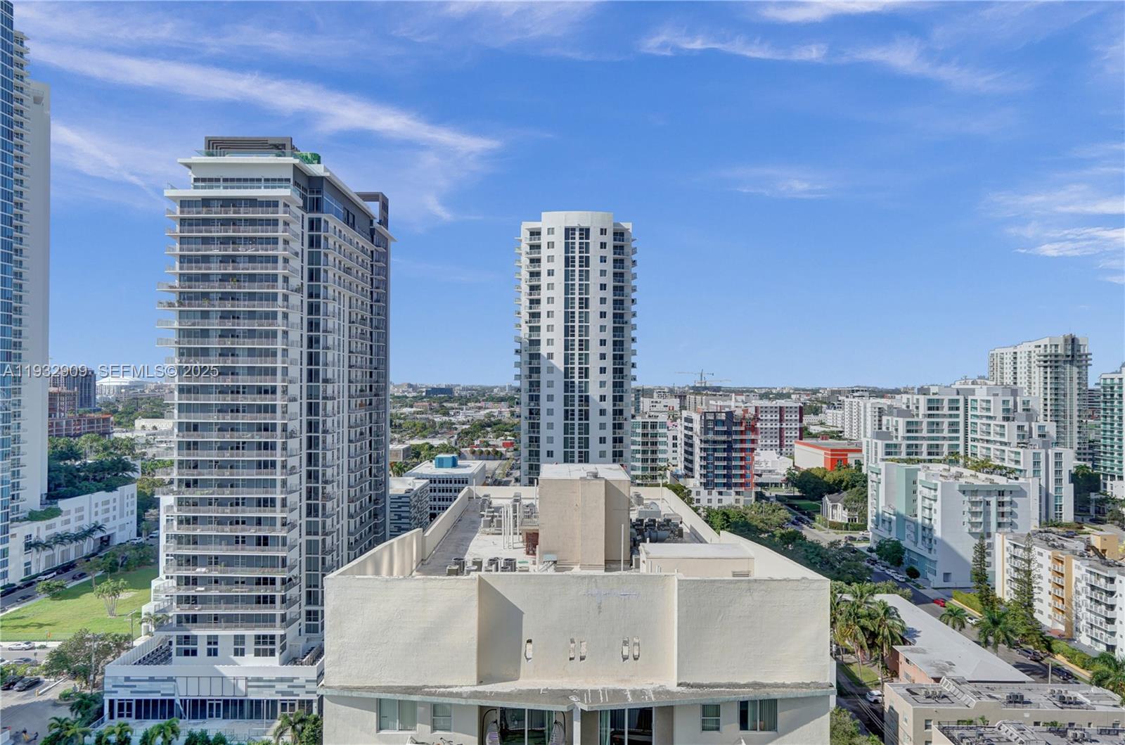 725 NE 22nd St Unit: PH1A