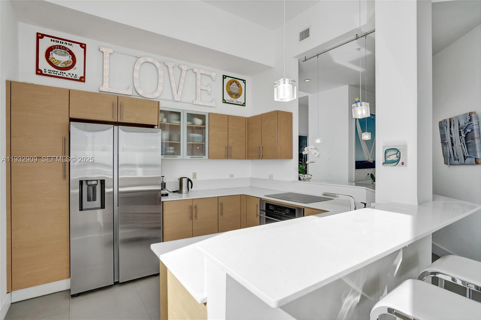 725 NE 22nd St Unit: PH1A