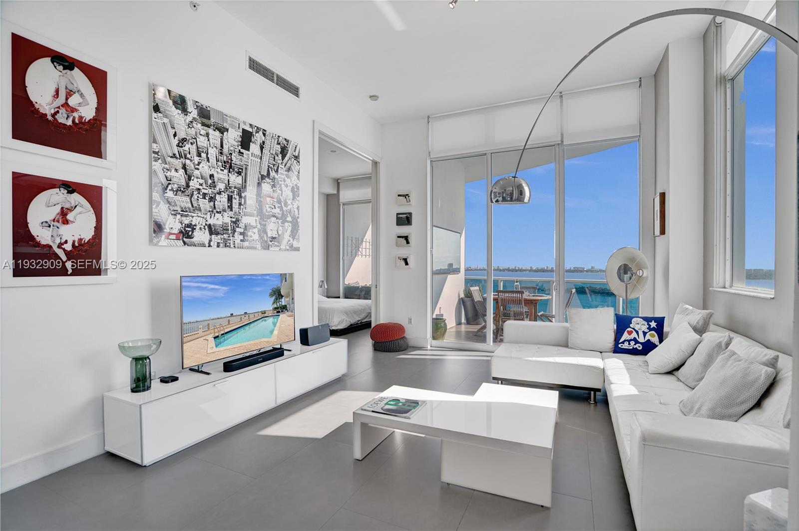 725 NE 22nd St Unit: PH1A