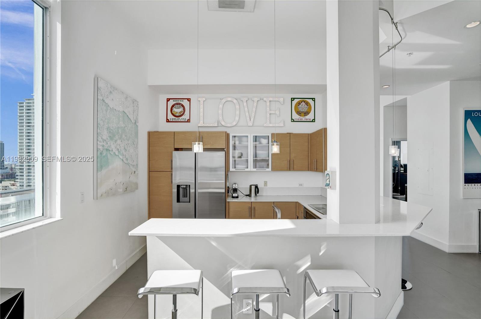 725 NE 22nd St Unit: PH1A