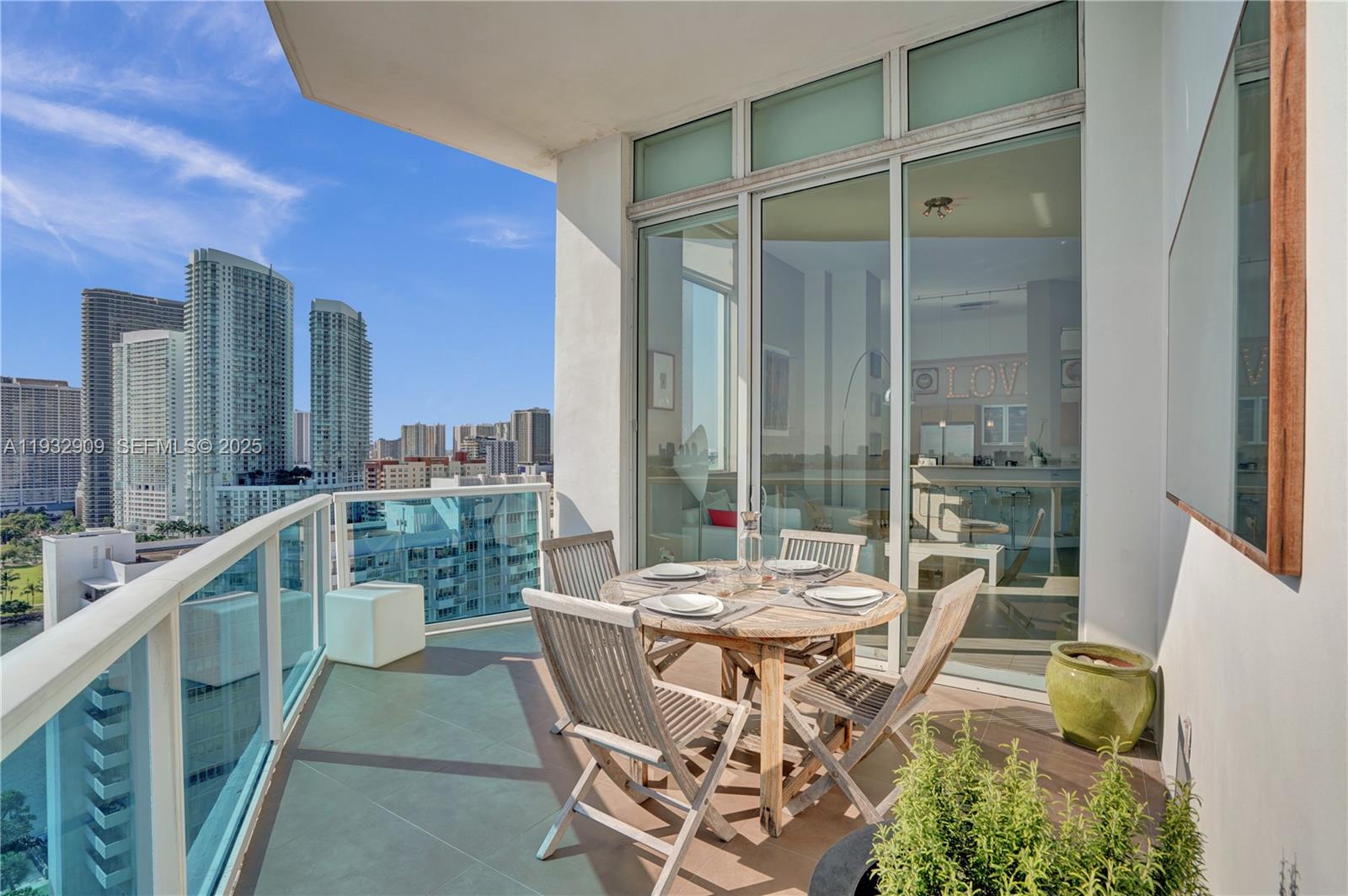 725 NE 22nd St Unit: PH1A