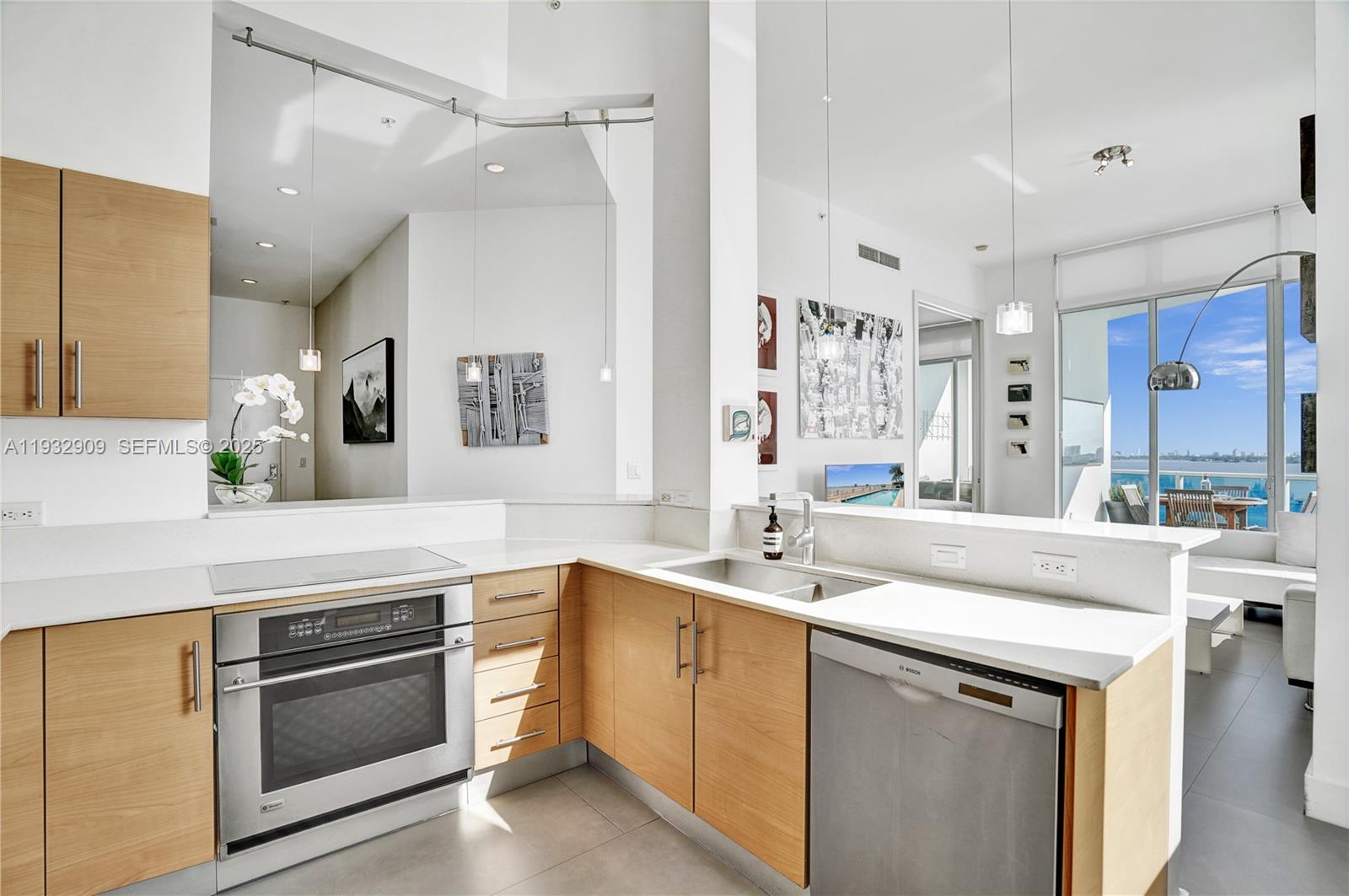 725 NE 22nd St Unit: PH1A