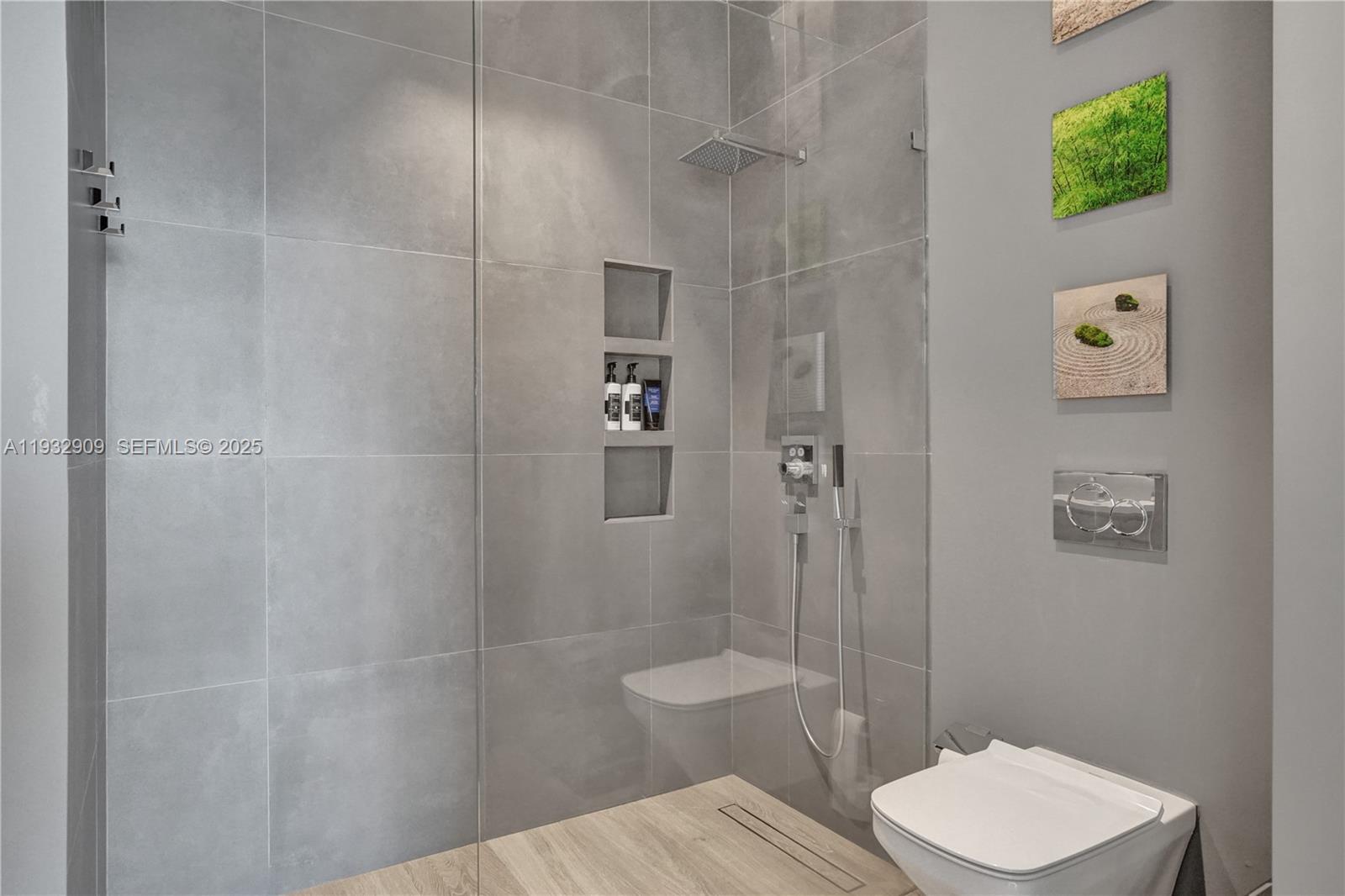 725 NE 22nd St Unit: PH1A