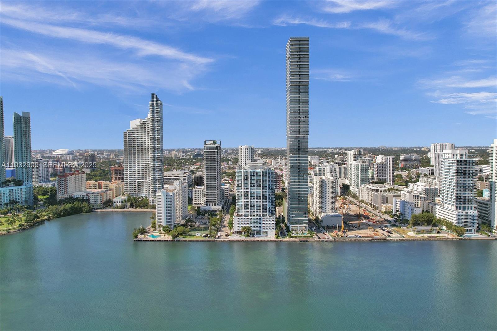 725 NE 22nd St Unit: PH1A