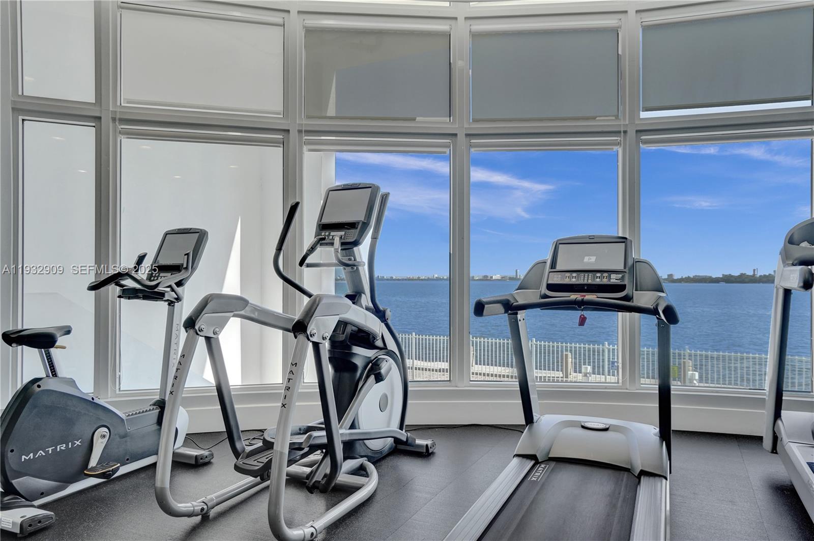 725 NE 22nd St Unit: PH1A