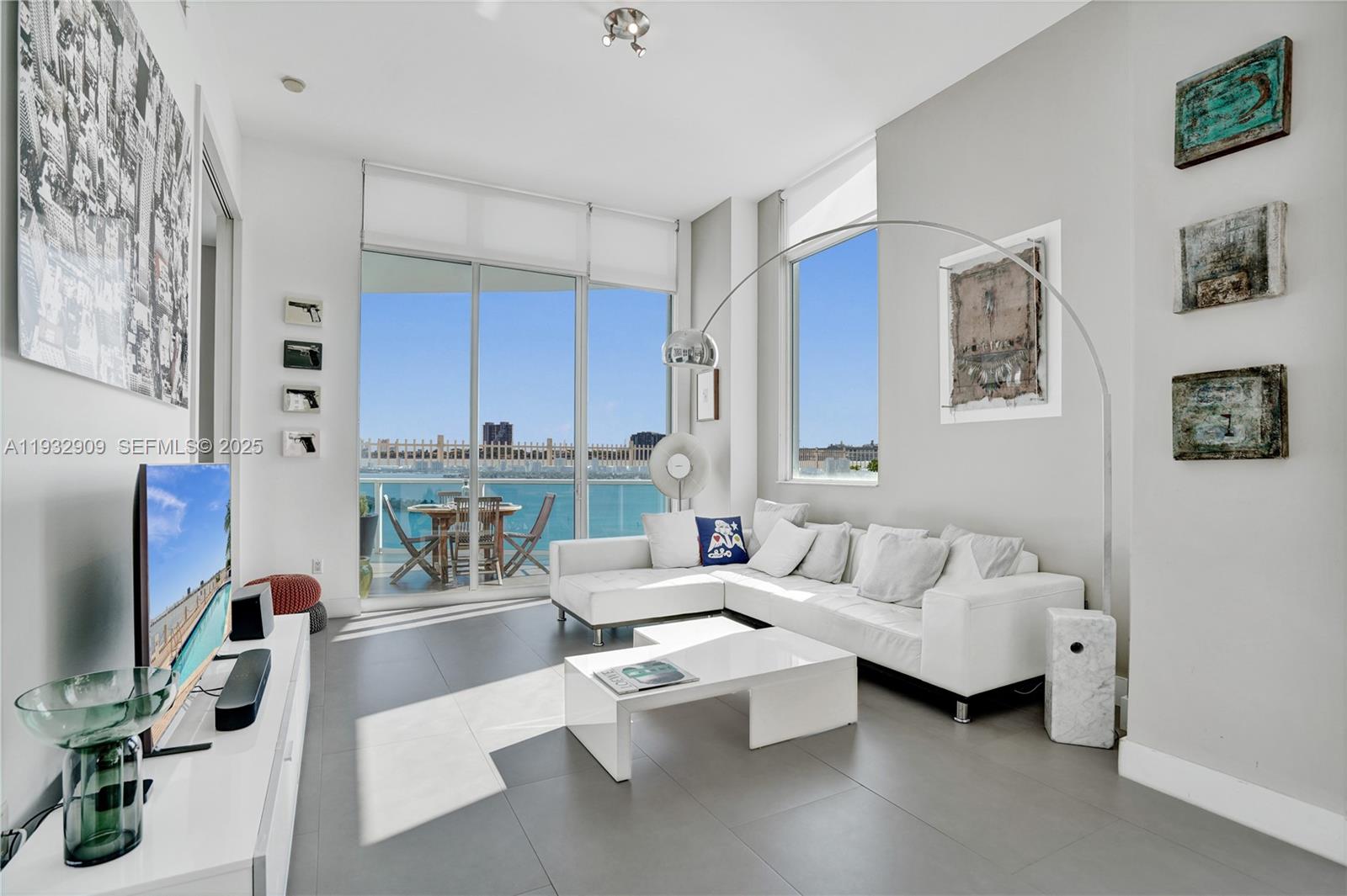 725 NE 22nd St Unit: PH1A