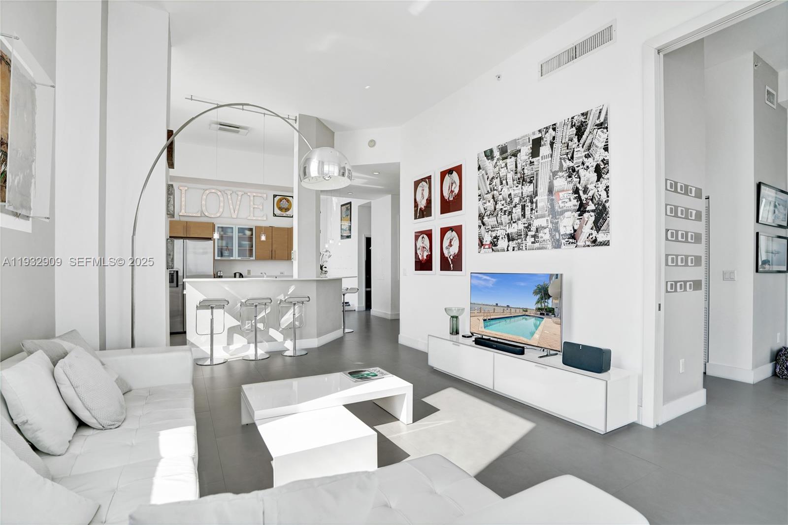 725 NE 22nd St Unit: PH1A